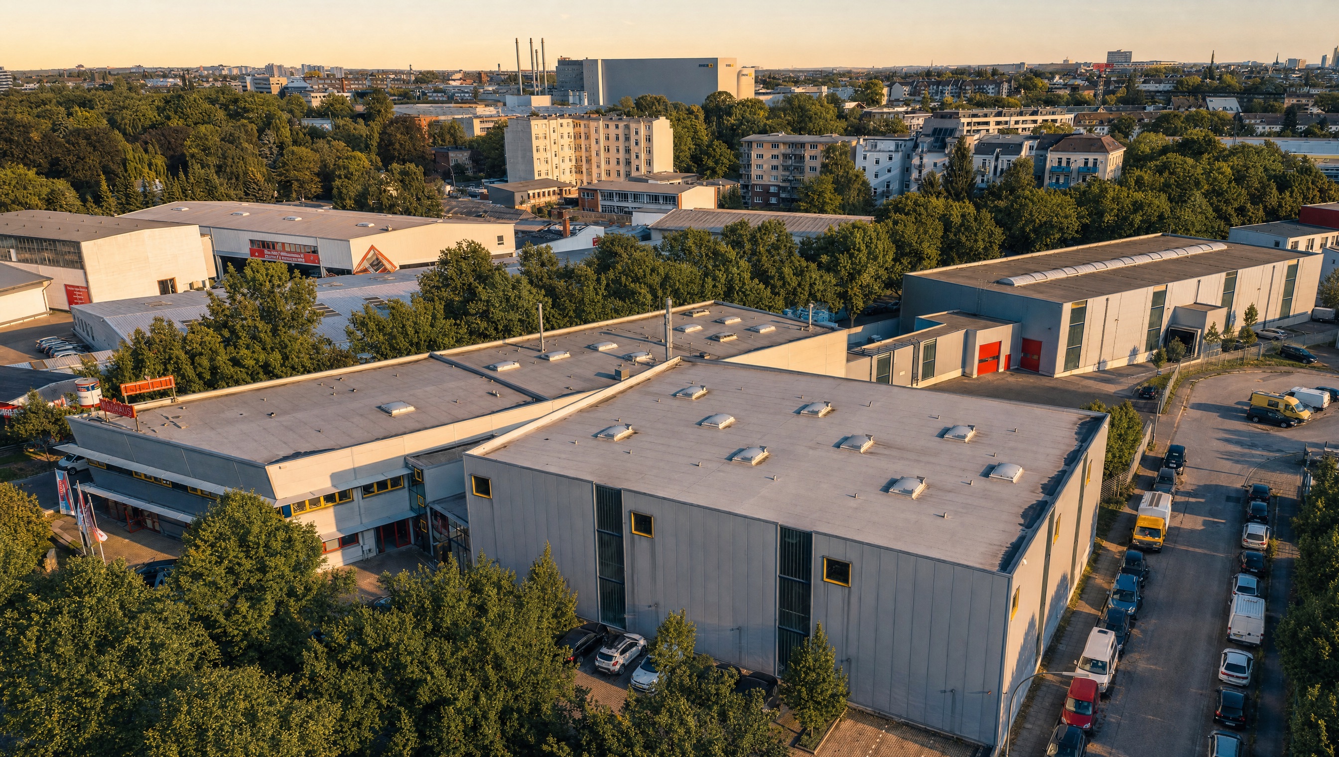 Produktionsbetrieb in Hamburg am Abend